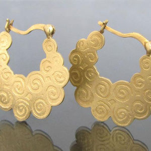 14 Karat Gold Hoop earrings with spiral Design